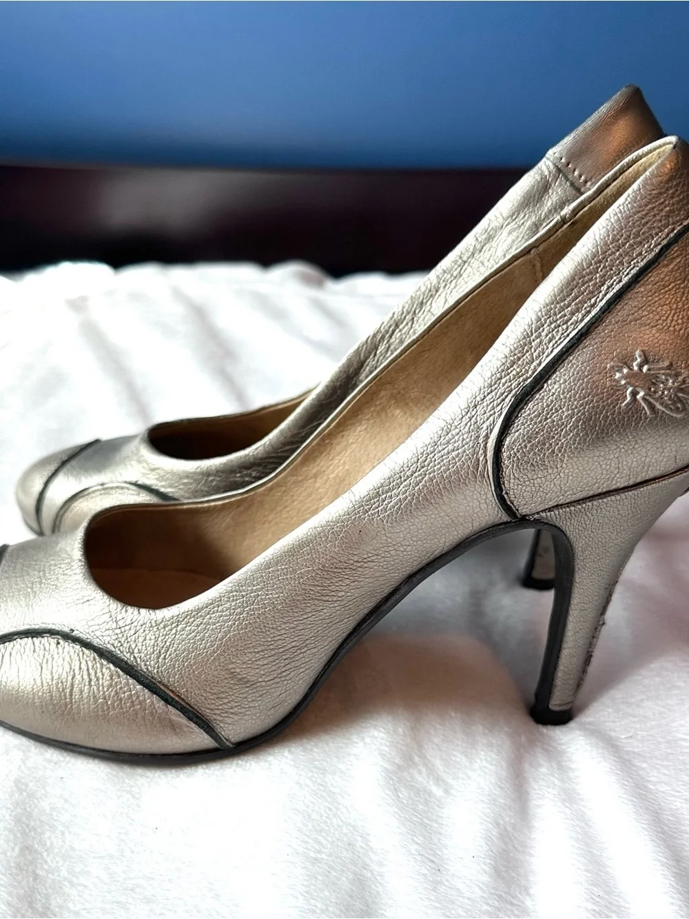 Fly Girl London Silver Pewter Metallic High Heel Pumps 9 Round Toe Portugal